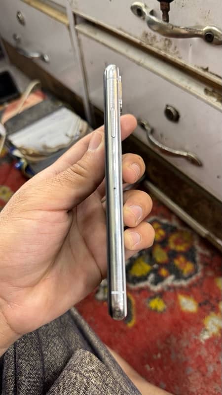 iPhone x 64 gb pta approved 4