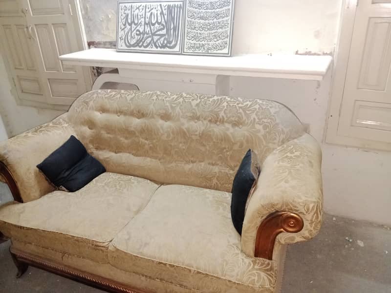 Used sofa in nice condition for sale 0