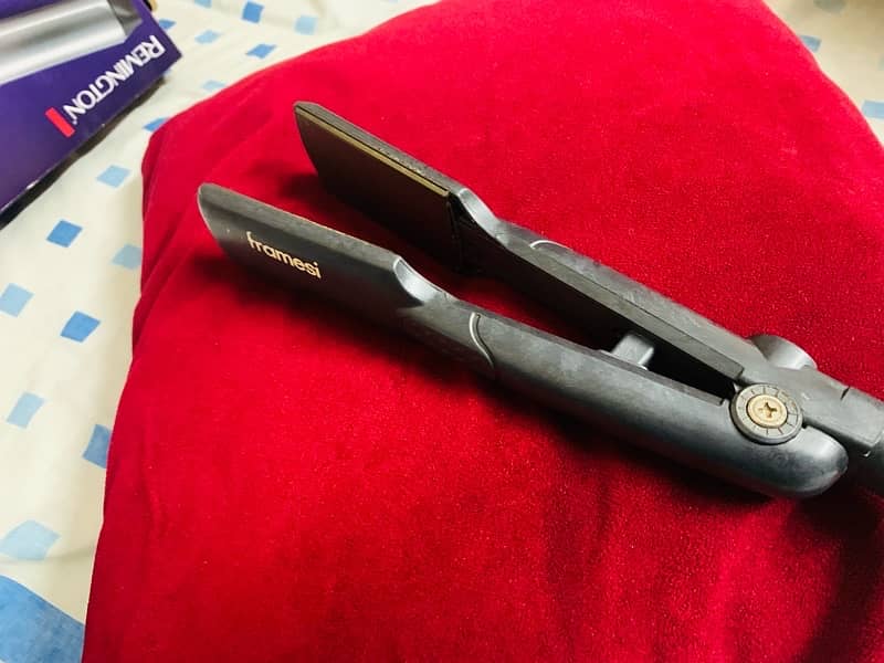 Framesi Professional Hair Straightener 1