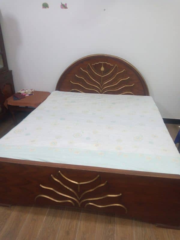 Double bed with brand new mattress 0