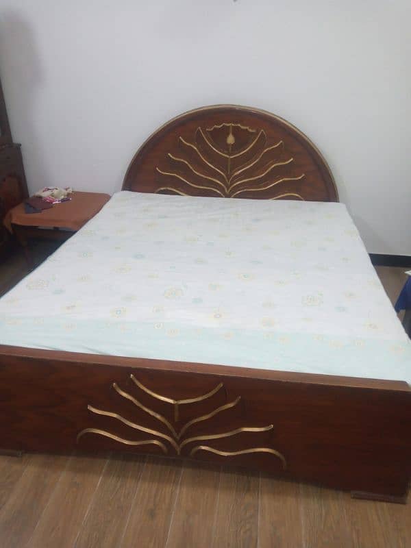 Double bed with brand new mattress 3