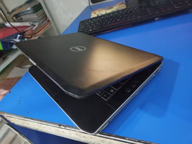 Urgent Sale Used Laptop | Core i 3 | 8 GB RAM | SSD CARD | 64b-bit | 9