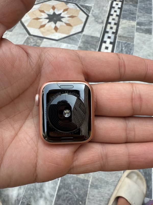 Apple Watch SE 40 MM Cellular + GPS 1