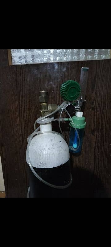 Oxygen cylinder filled with oxygen 2