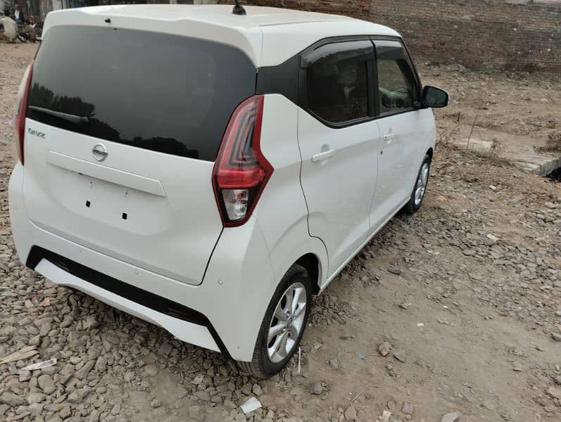 Nissan Dayz 2023/24 pearl white full option 7