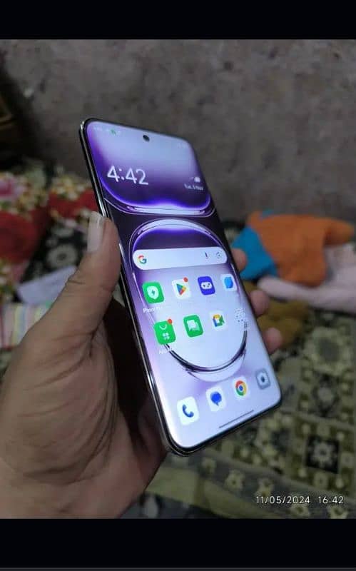 oppo Reno 12 in brand new condition only 1-2 months used with all acce 2