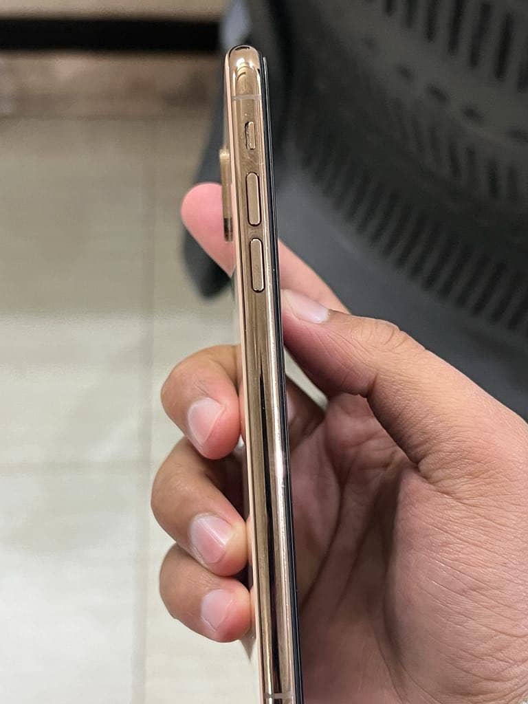 Apple iPhone XS golden colour jv 0