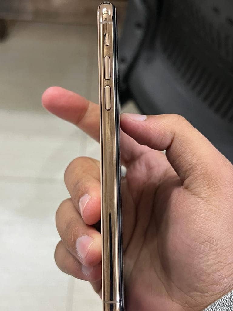 Apple iPhone XS golden colour jv 3