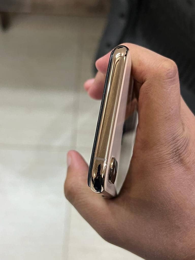 Apple iPhone XS golden colour jv 4