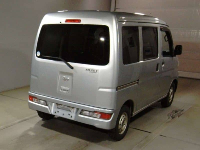 Daihatsu Hijet 2020 1