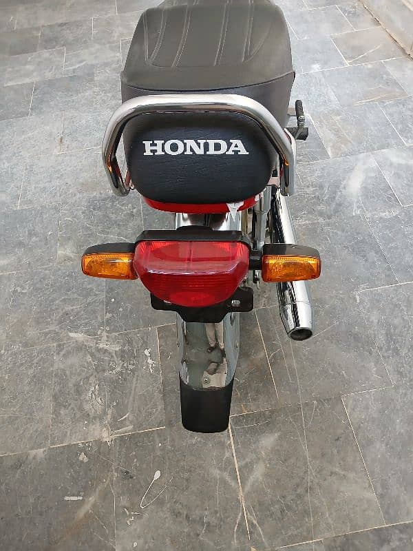 Honda CD70 6