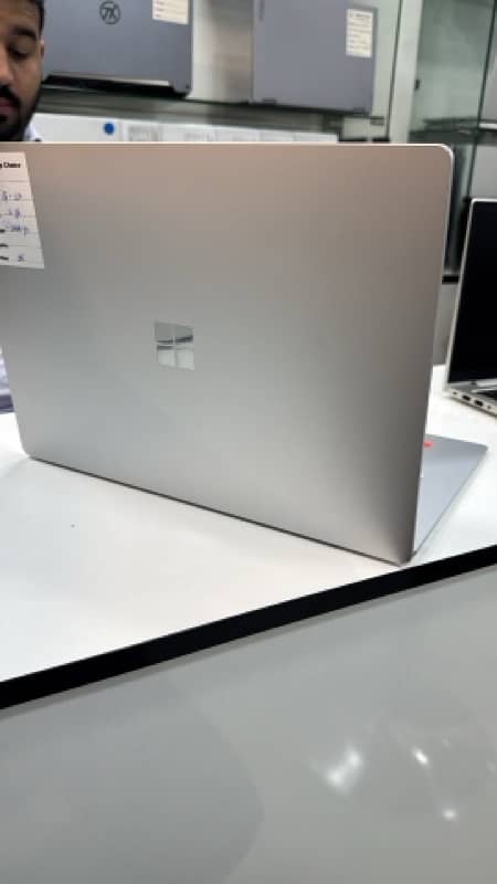 microsoft surface book i7/10th gen 1