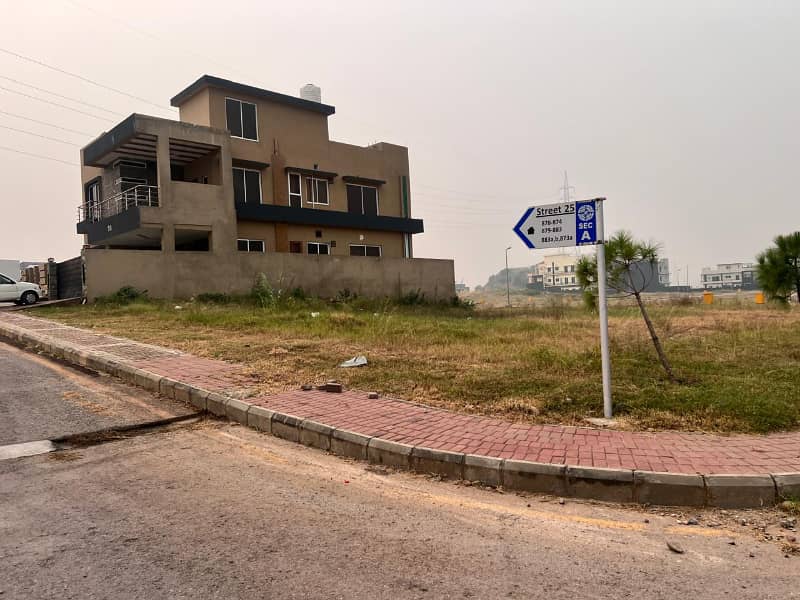 10 Marla Level Plot Out Class Location Available For Sale 3 Side Approach Investor Deal 3