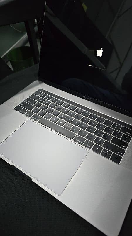 Macbook Pro 2017 corei7 1