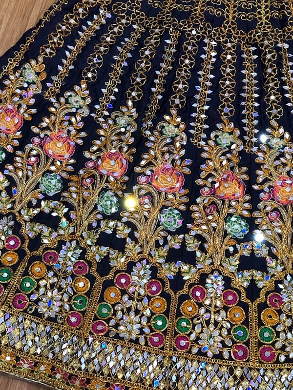 lehnga in perfect condition. 3