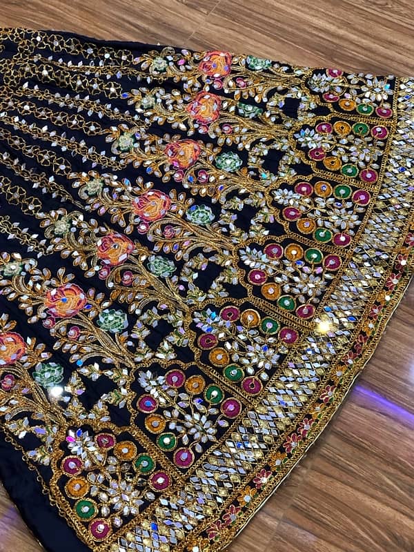 lehnga in perfect condition. 4