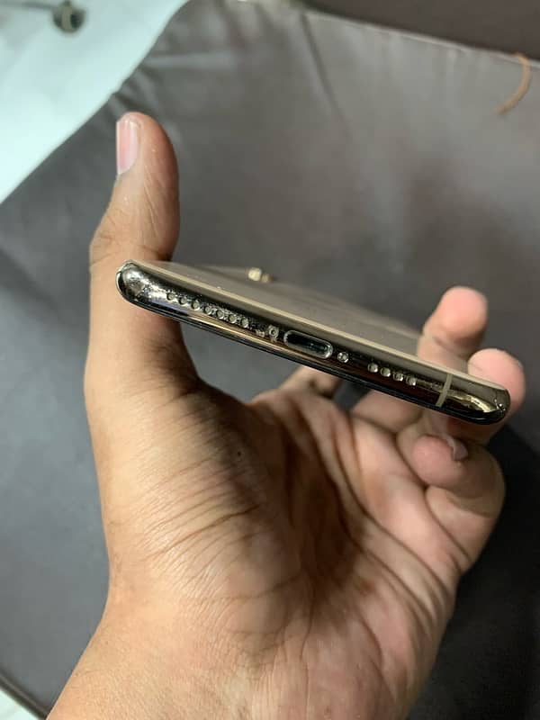 iPhone XS Max | 64 GB | Gold Color | PTA Approved 7