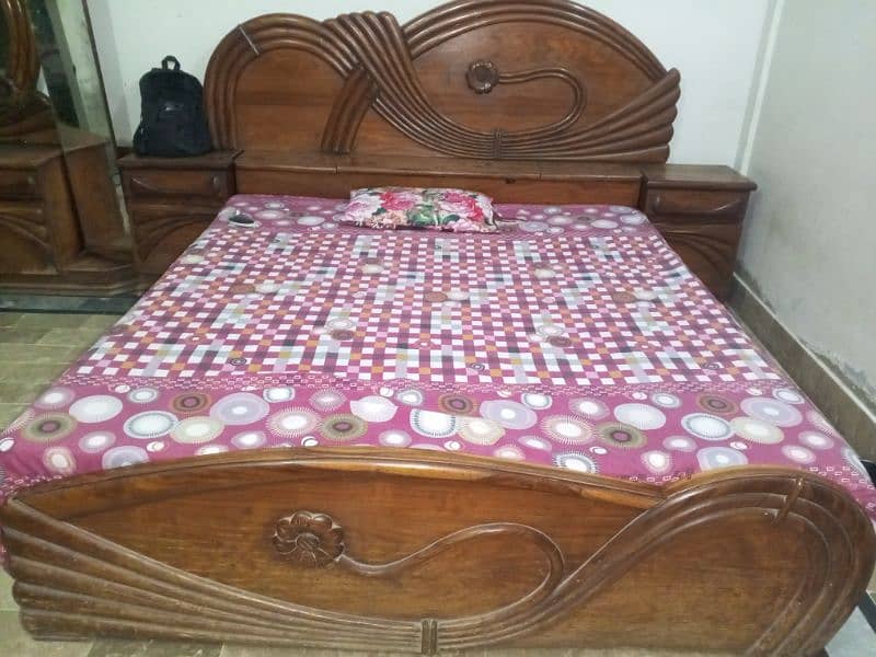 DOUBLE BED WITHOUT FOAM AND DRESSING TABLE FOR SALE!!(URGENT SALE) 0