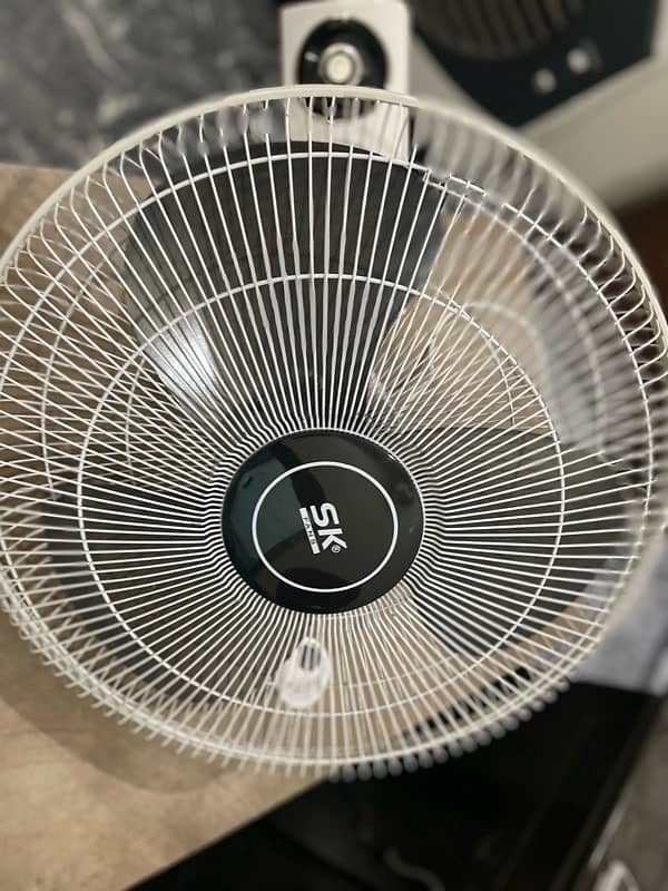 wall fan new condition 2