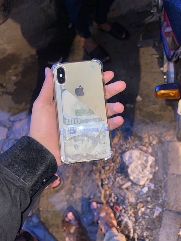 iphone xs 64 gb in gold colour non pta 1