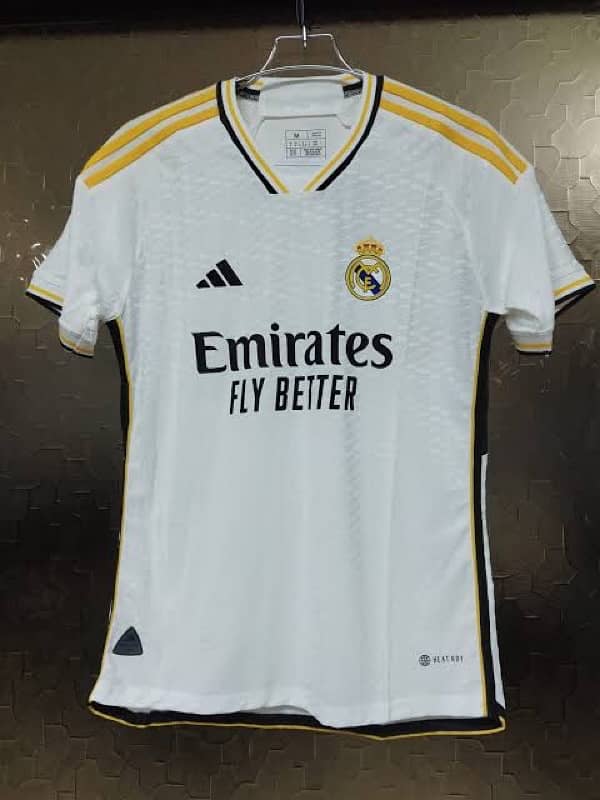 REAL MADRID CF KIT BRAND NEW (L-XL) 1