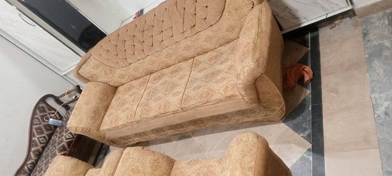 5 seater 9/10 condition sofa set urgent sale 0