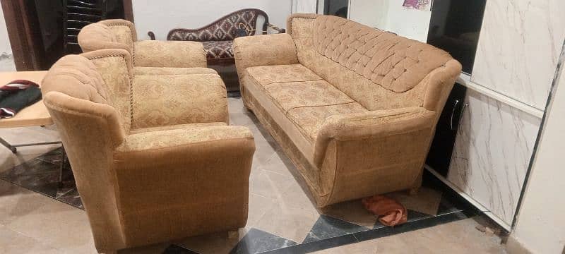 5 seater 9/10 condition sofa set urgent sale 2