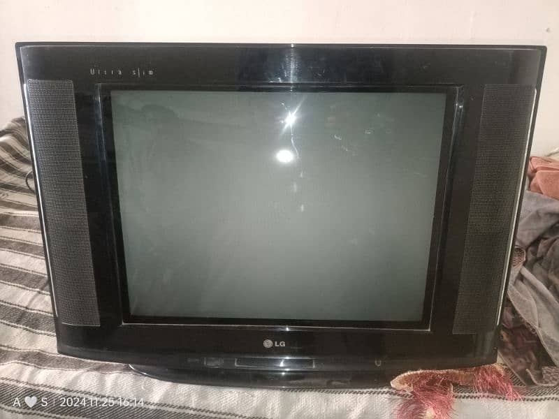 24" Ultra Slim LG (TV) 3