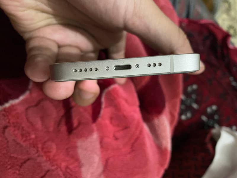 Iphone 13 non pta 4 months sim working condition 10/10 battery Heal100 8