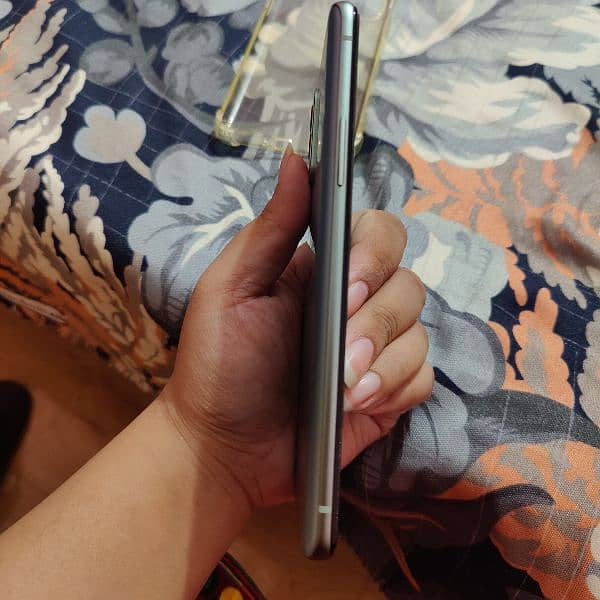 OnePlus 9R with 10/10 Condition 3