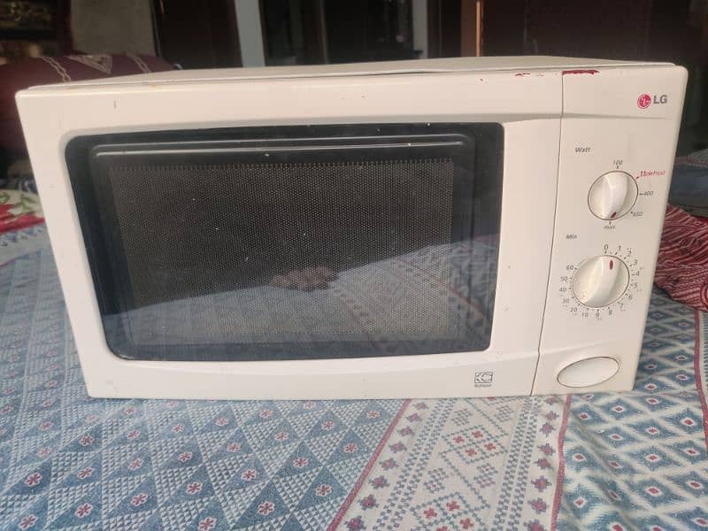 LG microwave good condition 0