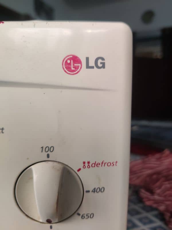 LG microwave good condition 1