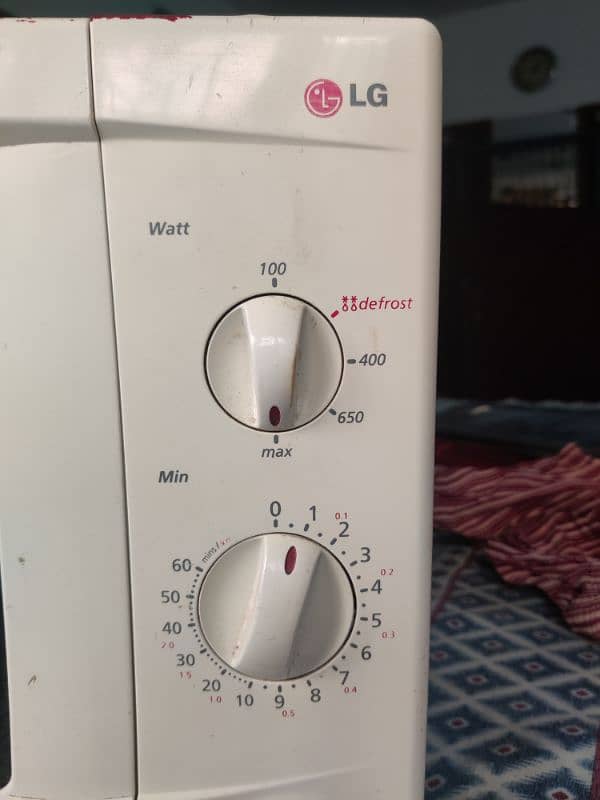 LG microwave good condition 4