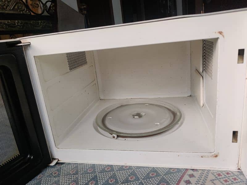 LG microwave good condition 5