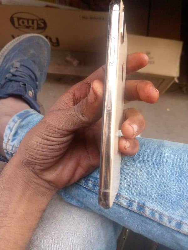 iphone xs 64 GB non Pta Koi fault nh hn 3