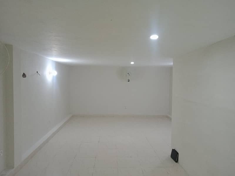 02 MARLA OFFICE FIRST FLOOR EXCELLENT LOCATION 20