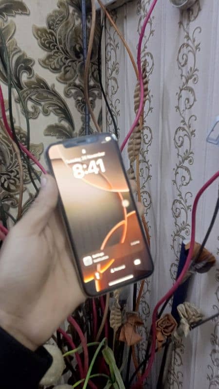 I phone xs 64gb factory unlock 10/10 condition all ok 1