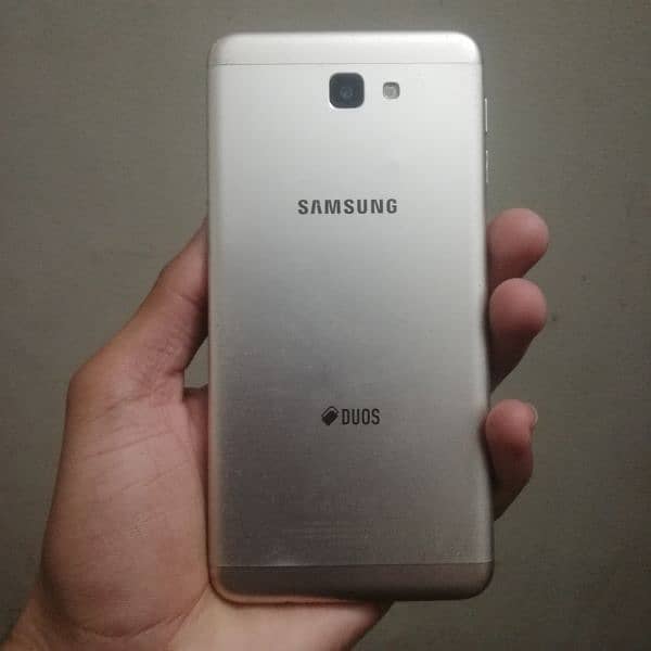 Samsung j 7 good condition 0