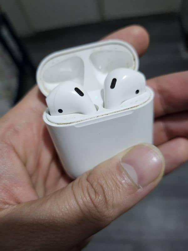 apple air pods 2nd gen (2021) 5