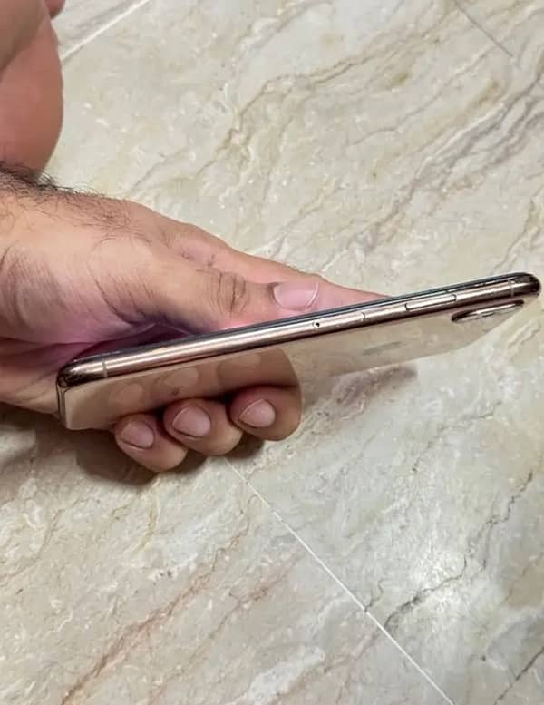 i am selling my iphone xs max 256gb pta approved condtion 10/10 2