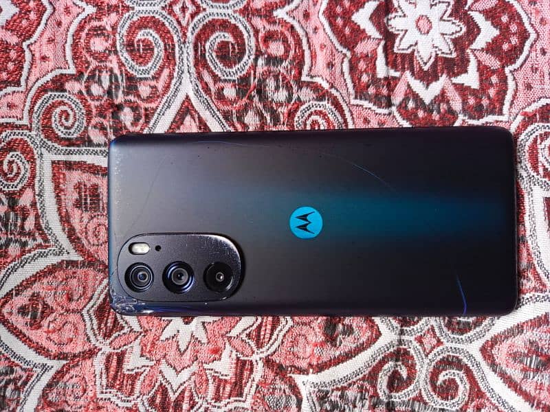 Moto Edge 30 pro/Plus 2022 (Exchange Possible) 1