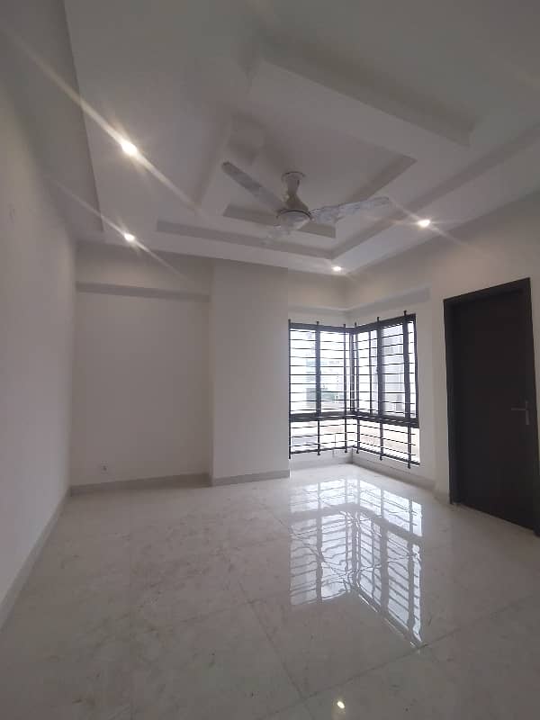 SEMI FURNISHED APARTMENT 3 BED DD FOR RENT 20