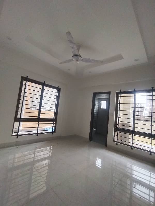 SEMI FURNISHED APARTMENT 3 BED DD FOR RENT 31