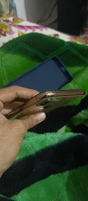 Iphone XS NON PTA 256 GB 4