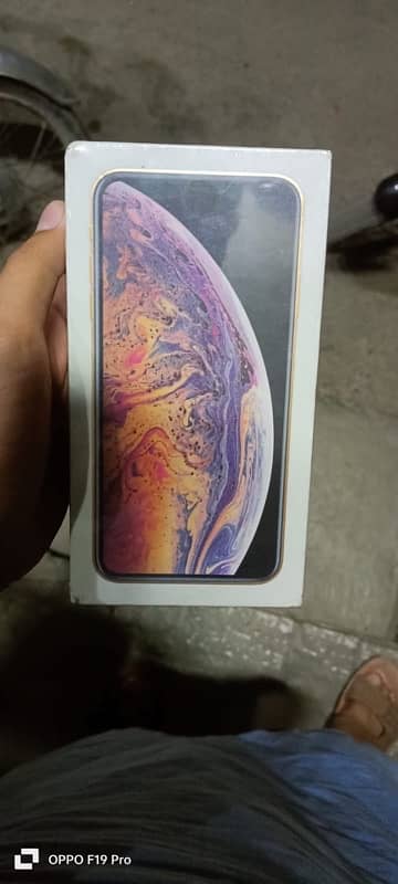 iPhone XS Max with box 5