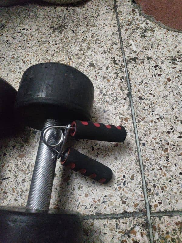 pair of two dumbbells 4kg with handgripper 3