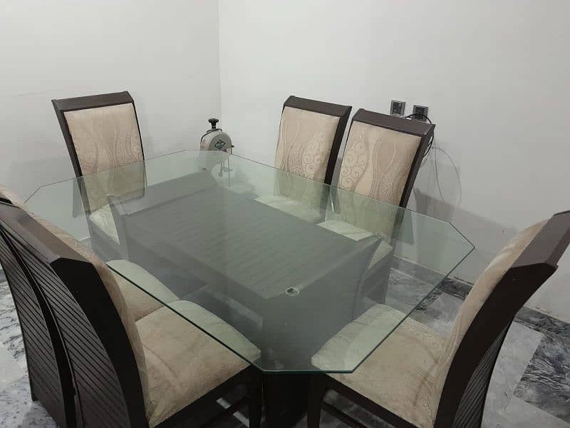 Dining table 0