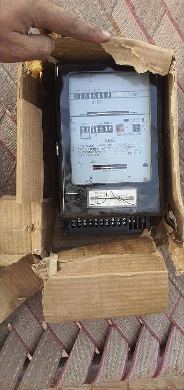 3 phase 2 electric digital and analogue meter 1