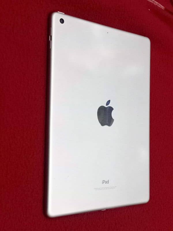 Apple iPad 6th Generation _ 128 GB 1