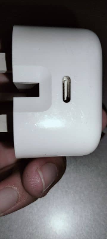 Apple USB-C Power Adapter (20W) 3